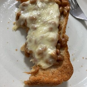 納豆とチーズのトースト